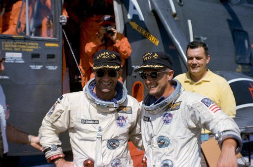 GORDON, RICHARD F., ASTRONAUT - MISC. - GT-11 - RECOVERY