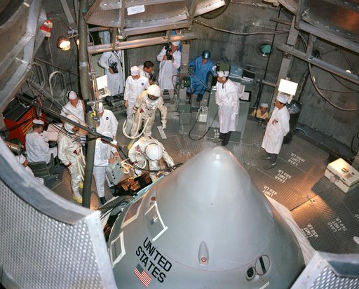 CHAMBER - ALTITUDE - APOLLO/SATURN (A/S)-204 - ASTRONAUT TRAINING - KSC