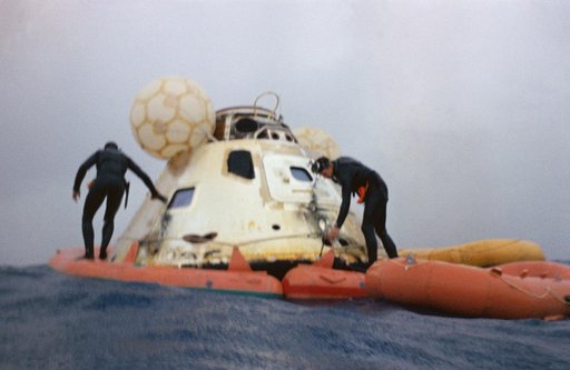 Navy frogmen attach flotation collar to Apollo 7 command module