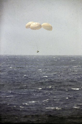 Apollo 12 Command Module nears splashdown in the Pacific Ocean