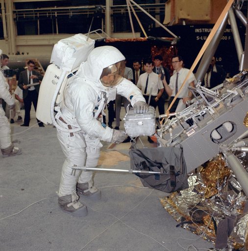 ASTRONAUT ARMSTRONG, NEIL - LUNAR SURFACE SIMULATION TRAINING