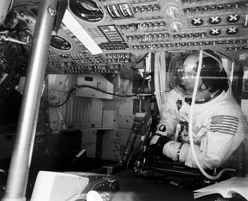 CREW TRAINING - APOLLO X (APOLLO MISSION SIMULATOR [AMS]) - KSC