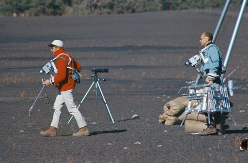 Apollo 12 - Bean - Conrad - during geological field trip