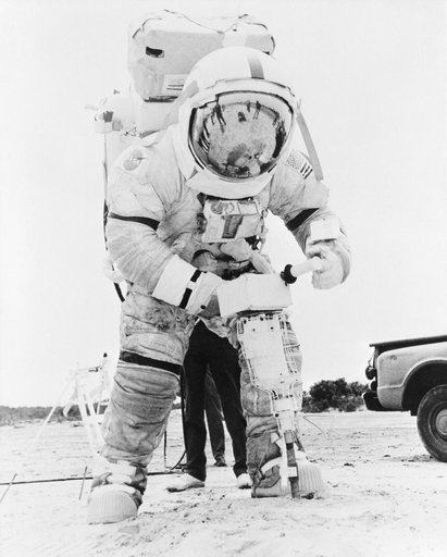 APOLLO XVII - SIMULATIONS (EXTRAVEHICULAR ACTIVITY [EVA]) - KSC