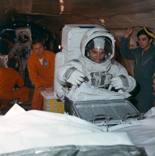 APOLLO 17 - CREW TRAINING (EVA)
