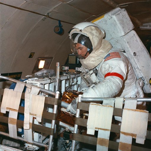 Astronauts Cernan and Rossa participate in simulation aboard KC-135