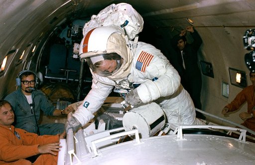 Astronauts Cernan and Rossa participate in simulation aboard KC-135