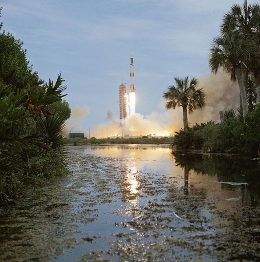 Launch of unmanned Skylab 1 space vehicle