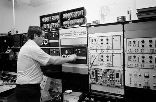 LUNAR RECEIVING LABORATORY (LRL) - CLARK, ROBERT, DR. - JSC