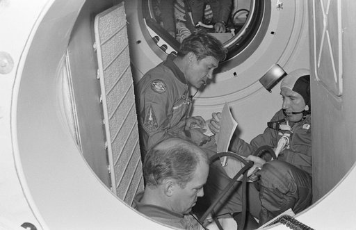 Simulation - Apollo-Soyuz Test Project (ASTP) Docking Transition - JSC