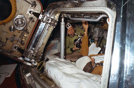 ASTRONAUT BEAN, ALAN L -  SIMULATION - BLDG. 35 - COMMAND MODULE TRAINER  - JSC