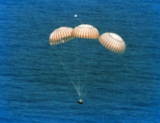 ASTP Apollo Command Module nears touchdown in Central Pacific