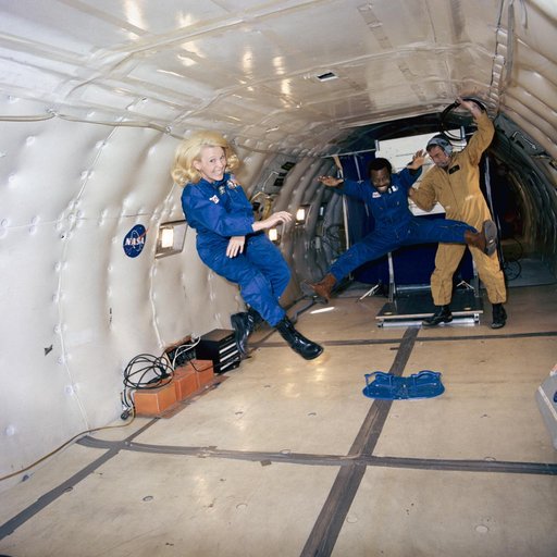 ZERO-G - Crippen, Robert L.