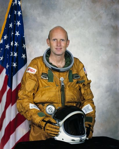 OFFICIAL PORTRAIT - FULLERTON, GORDON, ASTRONAUT