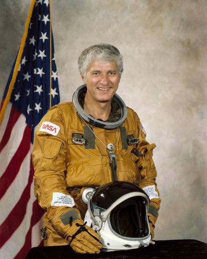 OFFICIAL PORTRAIT - HARTSFIELD, HENRY (HANK), ASTRONAUT