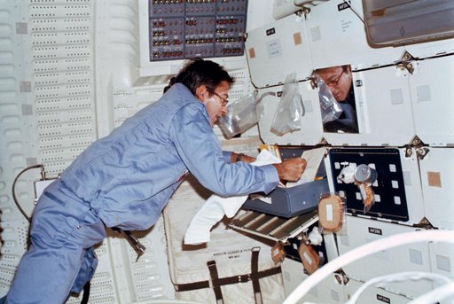 PRESS RELEASE IMAGE - STS-1 - CREW ACTIVITIES