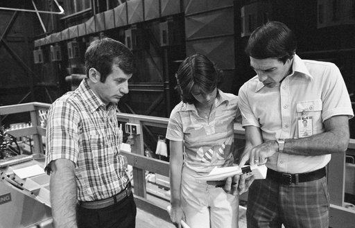 Astronauts Sally Ride and Terry Hart prepare for RMS training for STS-2