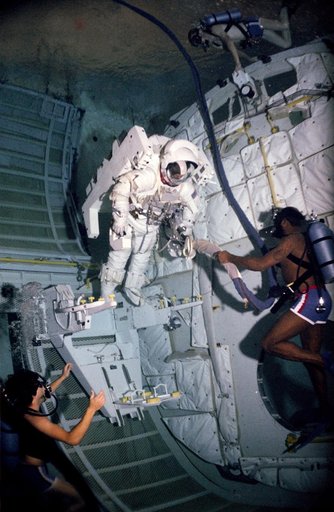Astronaut Bruce McCandless during an underwater test MMU/FSS in bldg 29 WETF