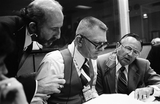 STS-3 FLIGHT DAY 1 ACTIVITIES - MISSION OPERATIONS CONTROL ROOM (MOCR) - JSC