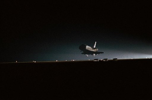 LANDING - STS-8 - CA