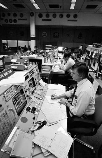 STS-9 - Mission Operations Control Room (MOCR) - JSC
