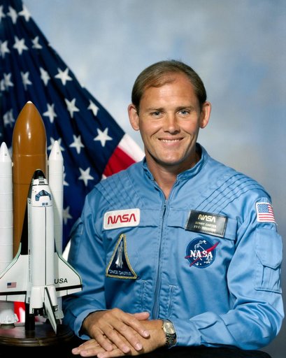 PORTRAIT - ASTRONAUT CARTER, MANLEY L.