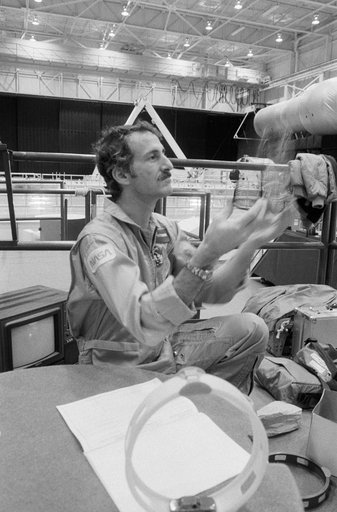CREW TRAINING (TOYS) - STS-51E - JSC
