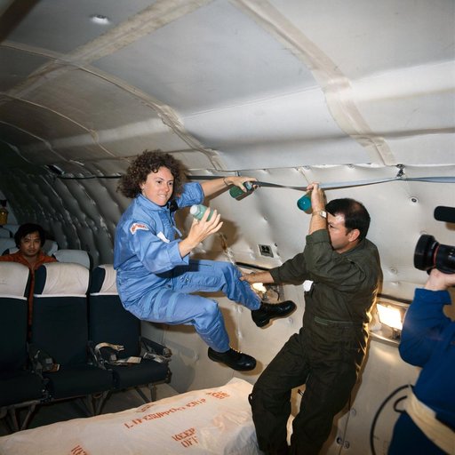 CREW TRAINING - STS-33/51L (ZERO-G)