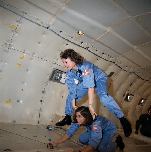 CREW TRAINING - STS-33/51L (ZERO-G)