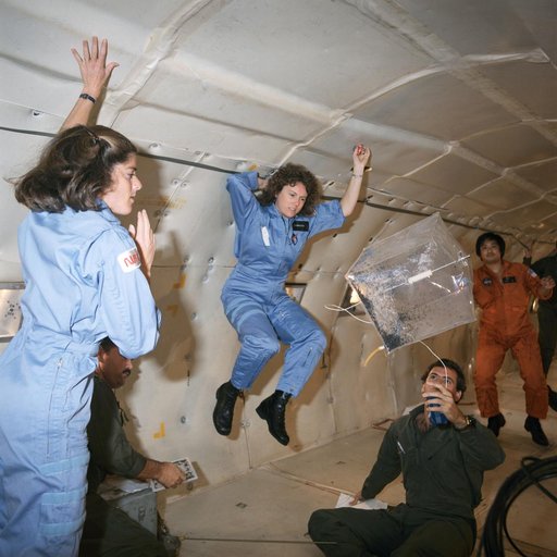 CREW TRAINING - STS-33/51L (ZERO-G)