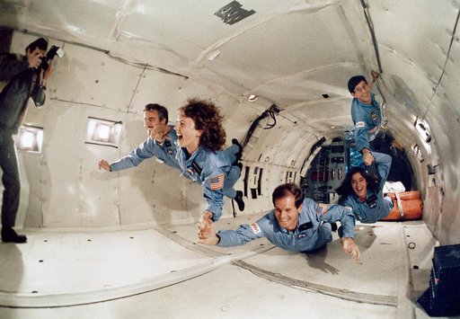 CREW TRAINING - STS-33/51-L (Zero-G)