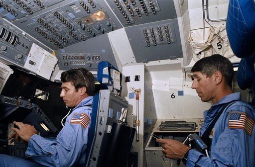 STS-29 crewmembers launch/landing procedural training in JSC mockup