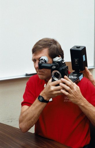 STS-34 Pilot Michael J. McCulley uses ARRIFLEX camera equipment