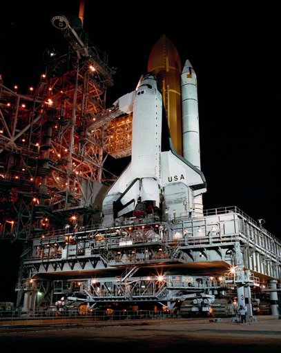 STS-28 Columbia, OV-102, night time processing at KSC LC Pad 39B