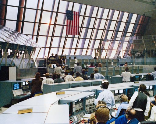KSC Launch Control Center (LCC) Firing Room 1 during STS-32 launch