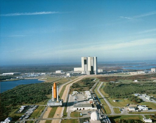 STS-36 Atlantis, OV-104, leaves VAB during its rollout to KSC LC Pad 39A