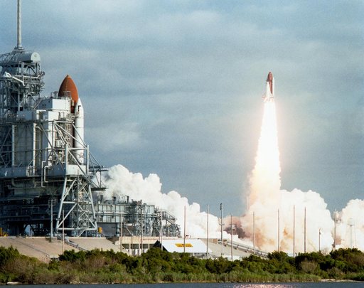 STS-31 Discovery, OV-103, liftoff from KSC