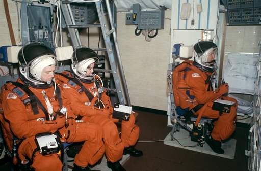STS-49 crew in JSC's FB Shuttle Mission Simulator (SMS) during simulation