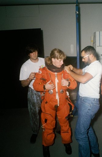 STS-47 MS Davis dons LES with technicians' help prior to JSC bailout training