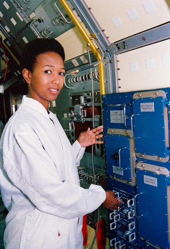 STS-47 MS Jemison works at SLJ Rack 5 during crew station review at KSC