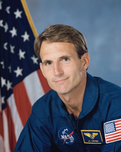 Official portrait of Astronaut Jerry M. Linenger