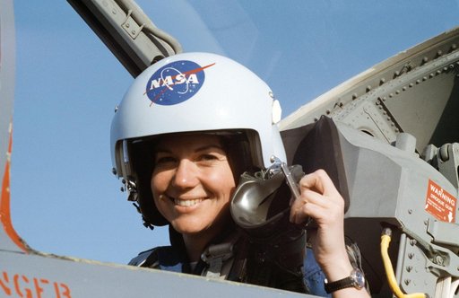 STS-55 Columbia, OV-102, crew members board STA NASA 948 at Ellington Field