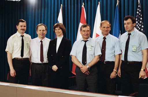 STS-71 cosmonauts and astronauts greet news media during break in training