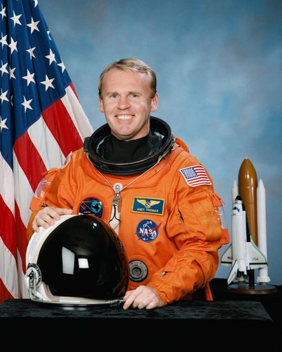 Official portrait of Andy Thomas