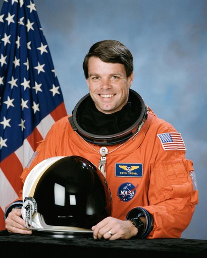 Official portrait of Astronaut Kevin Kregel