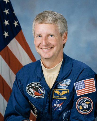Official portrait of astronaut Steven A. Hawley