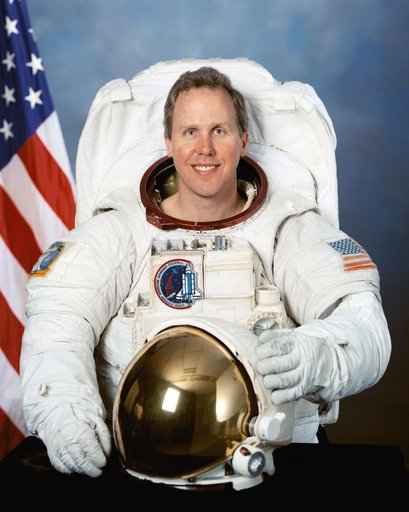 Official Portrait of astronaut Tom Jones in his EMU