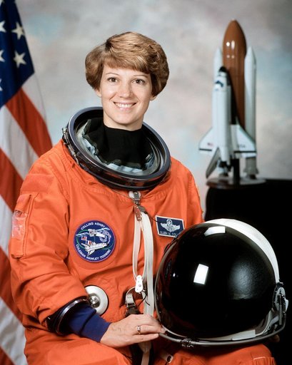 Official portrait of Eileen M. Collins, STS-93 commander