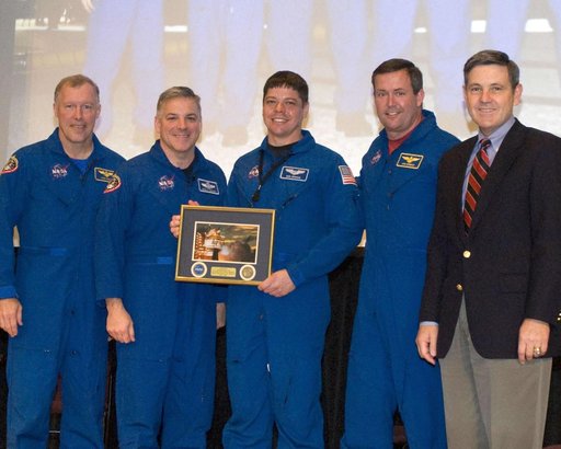 STS-123 crew visit