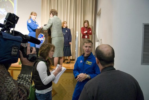 STS-126 crew visit